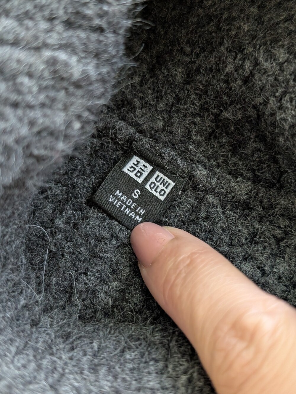 Uniqlo Dark Gray Souffle Yarn Wool Blend Turtleneck Sweater - Picture 3 of 8